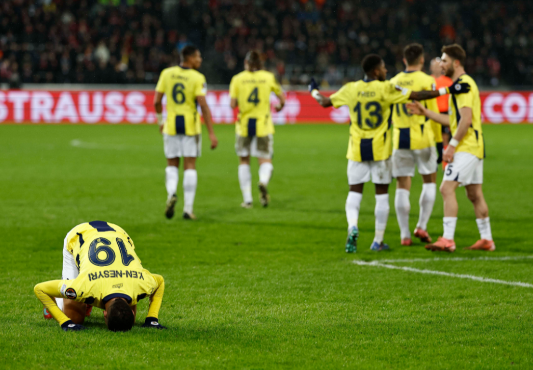 穆古鲁扎重返赛场，战术调整首场状态出色，澳大利亚队观众沸腾！-爱游戏官网